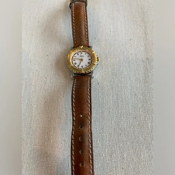 Vintage ESQ Two Tone Round Quartz Watch w/Leather Band - Picture 3 of 10
